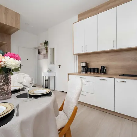 Daire Stylish Located In The Old Town Close To Attractions By Renters