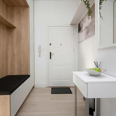 Stylish Located In The Old Town Close To Attractions By Renters Daire Wroclaw