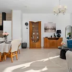 Stylish Located In The Old Town Close To Attractions By Renters Apartamento