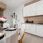 Apartamento Stylish Located In The Old Town Close To Attractions By Renters